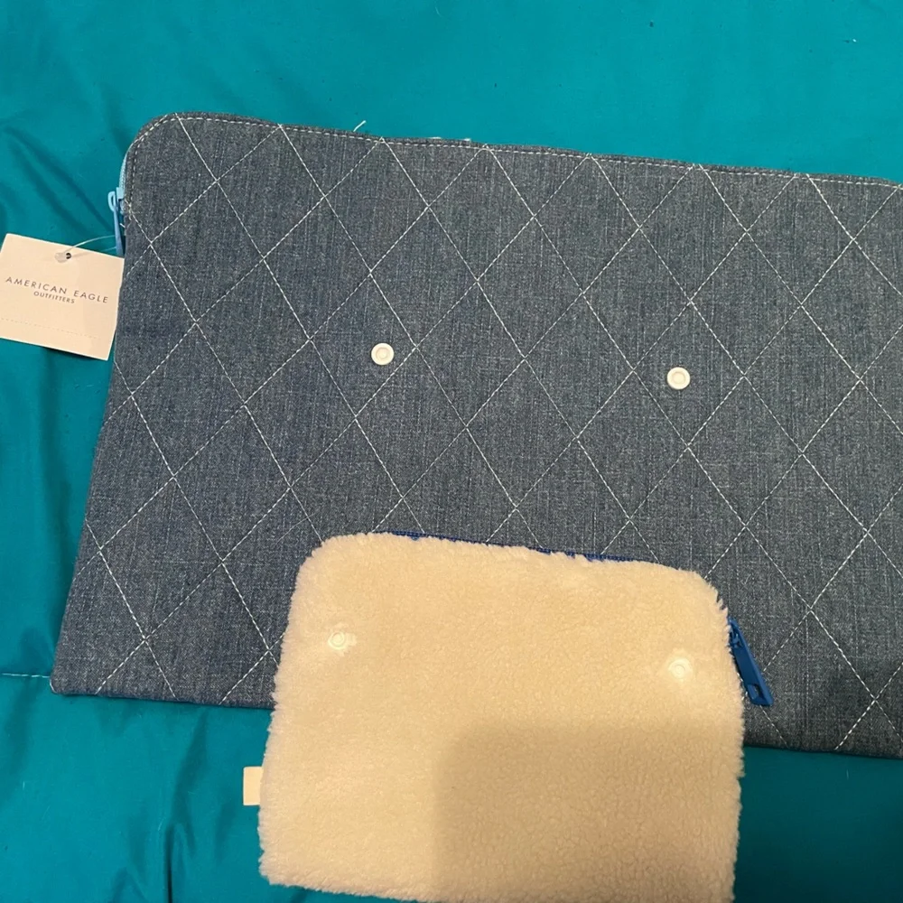 NWT AE laptop cover